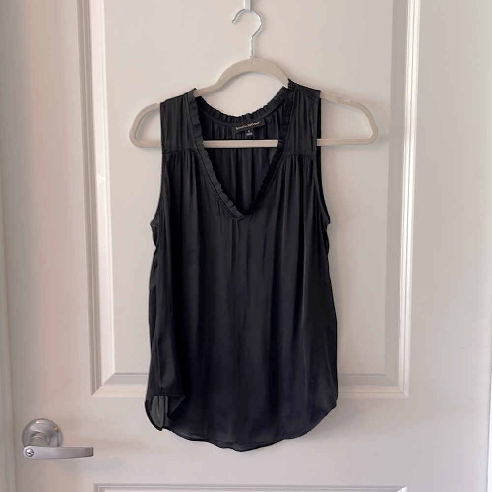 Black Banana Republic top with ruffle v neck size small
